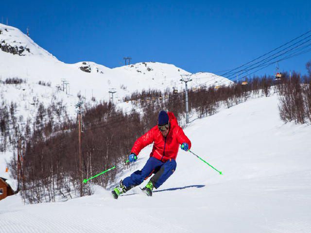 冬の楽しみ方：スキーツアーの魅力と選択肢